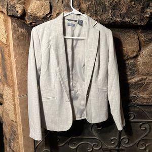 SoldHilliard and Hanson light gray blazer size 4